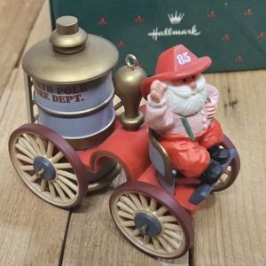 VINTAGE - SANTA'S FIRE ENGINE - 1985 - HALLMARK- HERE COMES SANTA SERIES